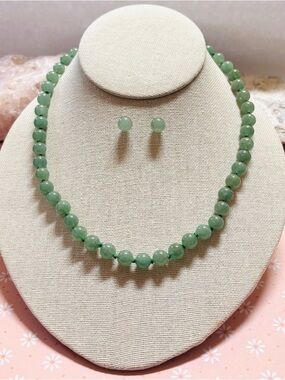 Vintage Jade Jadeite Beaded Necklace Soft Green Knotted with Stud Earrings